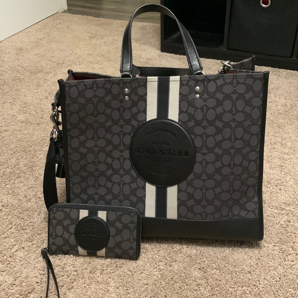 Coach tote purse with matching wallet.